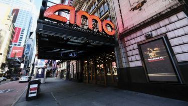 En esta fotografía de archivo del 13 de mayo de 2020, el cine AMC Empire 25 en la 42nd Street en Nueva York.