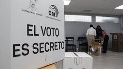 Vista de una de las urnas electorales durante el referéndum, en Guayaquil, Ecuador, el 16 de noviembre de 2025. Vista de una de las urnas electorales durante el referéndum, en Guayaquil, Ecuador, el 16 de noviembre de 2025.