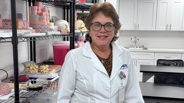 La doctora y Nurse Practitioner Lis María Ferreiro, profesora de Anatomía en Miami Regional University.  