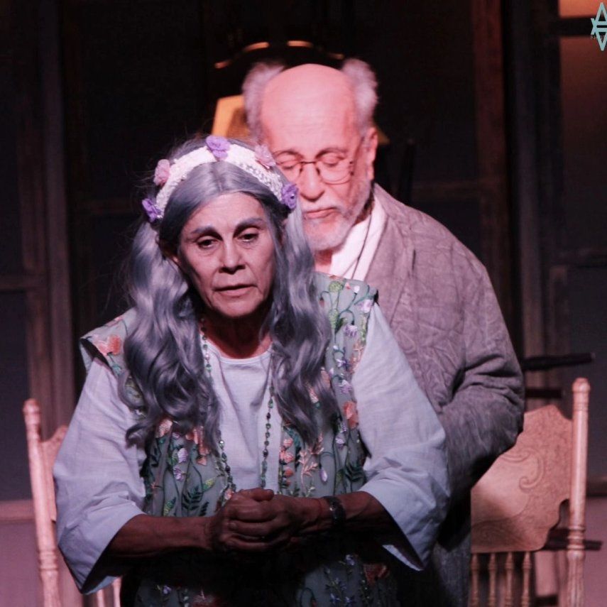 Puesta en escena de Las sillas.