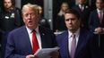El expresidente Donald Trump habla con periodistas afuera de la Corte en Manhattan.