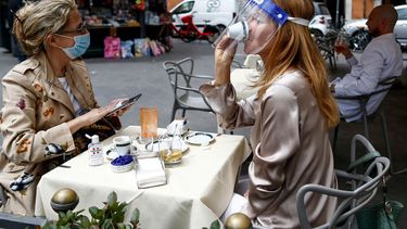 Los datos positivos llegan en el día en que Italia inicia la segunda etapa en la fase 2 de la desescalada de las estrictas medidas de confinamiento que impuso el Gobierno de Giuseppe Conte para frenar la propagación de la pandemia, que tuvo como principal epicentro el norte del país.