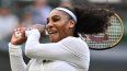 La estadounidense Serena Williams devuelve la pelota en un juego contra Harmony Tan, el 28 de junio de 2022.