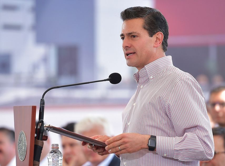 Fotografía cedida por la Presidencia de México, del mandatario Enrique&nbsp;Peña&nbsp;Nieto, durante la inauguración del Parque Industrial en Lagos de Moreno, en el estado occidental de Jalisco.