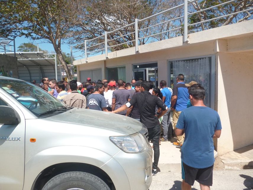 Ya partió el primer grupo de cubanos hacia México. Lo hicieron 113 personas, quienes conformaban 48 grupos familiares, incluyendo 41 mujeres embarazadas y 10 personas menores de edad.