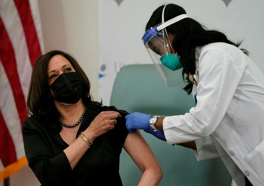 Kamala Harris recibe vacuna contra COVID-19&nbsp;&nbsp;