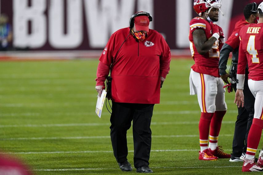 Chiefs suspenden a hijo y asistente de Reid durante investigación de accidente