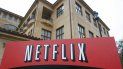 En esta fotografía del 29 de enero de 2010 el logotipo de Netflix en la sede de la empresa en Los Gatos, California. Netflix contrató al ejecutivo veterano de videojuegos Mike Verdu, lo que señala que el servicio podría expandirse hacia otro terreno del entretenimiento. En esta fotografía del 29 de enero de 2010 el logotipo de Netflix en la sede de la empresa en Los Gatos, California. Netflix contrató al ejecutivo veterano de videojuegos Mike Verdu, lo que señala que el servicio podría expandirse hacia otro terreno del entretenimiento.