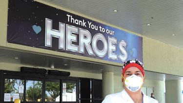 Dayamil Rodríguez, a la entrada del hospital. Dayamil Rodríguez, a la entrada del hospital.