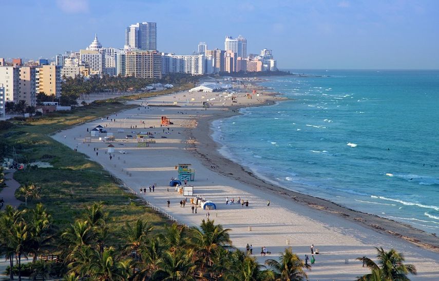 Vista panorámica de las playas de Miami Beach, en este 2015 favorecidas con las altas temperaturas de fin de año. (EFE)