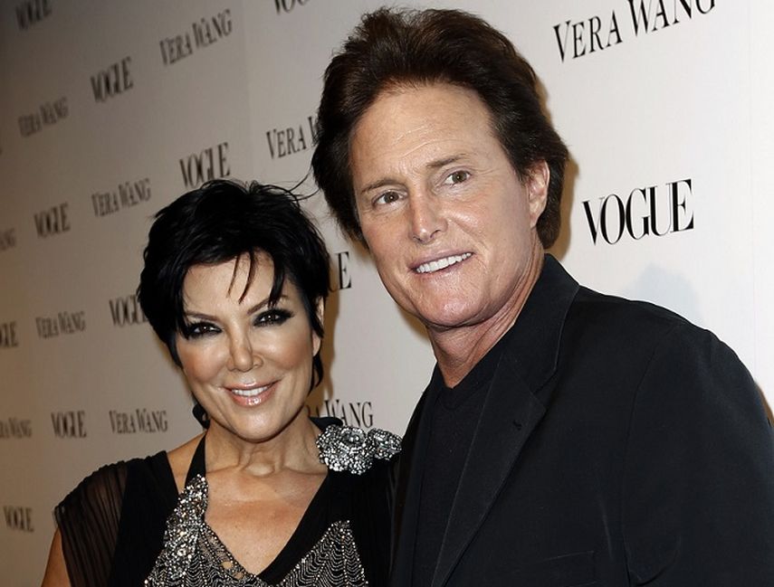 Kris y Bruce Jenner durante una cena de la revista Vogue, 2010. (AP).  
