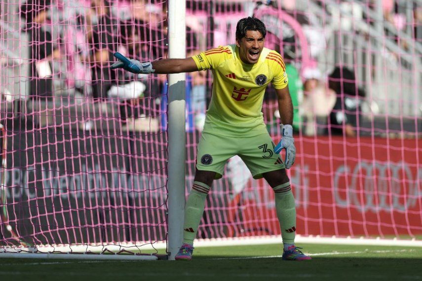 El portero Rocco Ríos Novo, del Inter Miami, da indicaciones durante un partido de la MLS, el 6 de diciembre de 2025.
