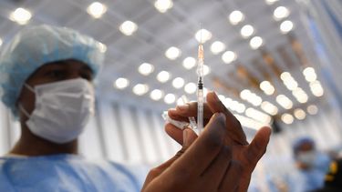 El régimen de Maduro ha dicho que espera vacunar para diciembre al 70% de la población a través de puntos masivos como el del Alba Caracas