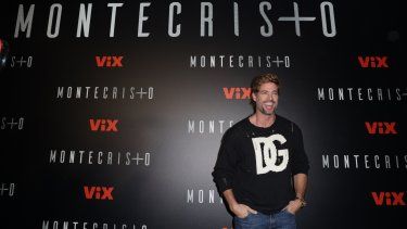 William Levy posa durante el estreno en Miami de la serie Montecristo. 
