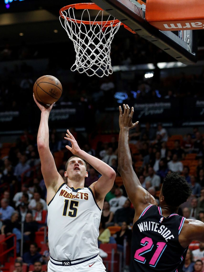 Jokic consiguió 29 puntos, 11 rebotes y entregó 10 asistencias como mejor aportador de los Nuggets.