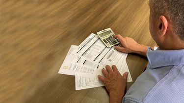 Facturas de agua y electricidad en Miami.&nbsp;