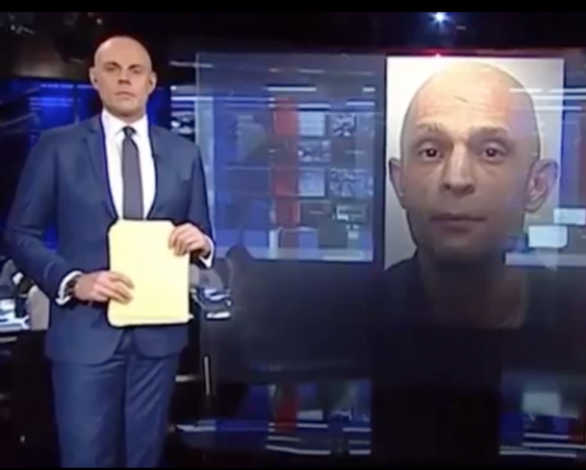 Captura de video donde se aprecia el parecido entre el criminal y el presentador del programa de televisión 