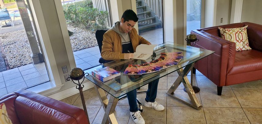 El escritor venezolano Armando Lossada presenta su primer libro The Lady & The Fool.