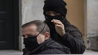 El director de cine griego Dimitris Lignadis al salir del tribunal en Atenas el 21 de febrero del 2021.&nbsp;