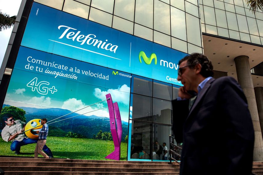 La decisión de las empresas de telefonía celular se efectúa en virtud del incremento de los costos como consecuencia del control de cambio en Venezuela (EFE)