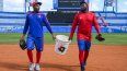 Los jugadores Yoelquis Guibert (izquierda) y Yoel Yanqui, de la selección de Cuba, durante una práctica del equipo en La Habana, el 29 de enero de 2026. Los jugadores Yoelquis Guibert (izquierda) y Yoel Yanqui, de la selección de Cuba, durante una práctica del equipo en La Habana, el 29 de enero de 2026.
