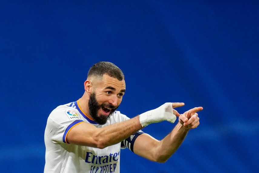 El francés Karim Benzema festeja tras anotar el segundo tanto ante Rayo Vallecano, el sábado 6 de noviembre de 2021. &nbsp;