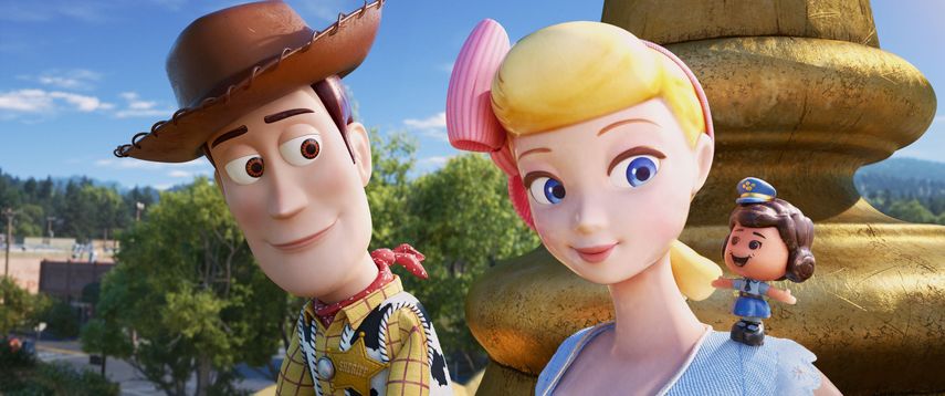 Woody, Buzz Lightyear y el resto de sus entrañables compañeros vuelven a la acción en Toy Story 4, película que dirige el debutante Josh Cooley.