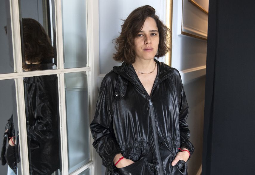 La directora ecuatoriana Ana Cristina Barragán posa durante el 70º Festival Internacional de Cine de San Sebastián, donde compite por el premio Horizontes con su película La piel pulpo en la ciudad vasca de San Sebastián, en el norte de España, el 23 de septiembre de 2022.