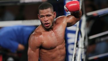 El cubano, Barrera, tiene récord de 18-1 con 13 victorias por la vía del KO.