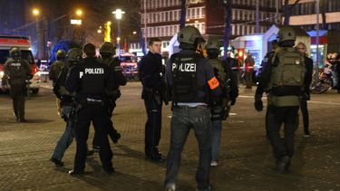 La policía suiza ha acordonado el lugar y ha activado un operativo para dar con los autores de los disparos que dejaron dos muertos y un herido grave en un café al norte de Suiza.