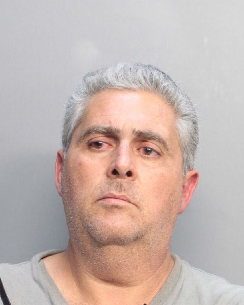 Los diversos carros quemados fueron rociados con líquido inflamable a lo largo de tres semanas