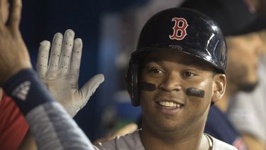 Devers, de 22 años, es el primer jugador de los Medias Rojas que se lleva el Jugador de la Semana desde que J.D. Martínez lo hiciera el año pasado.