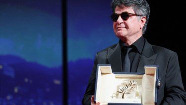 El cineasta iraní&nbsp; Jafar Panahi posa con la Palma de Oro del Festival de Cannes.&nbsp;