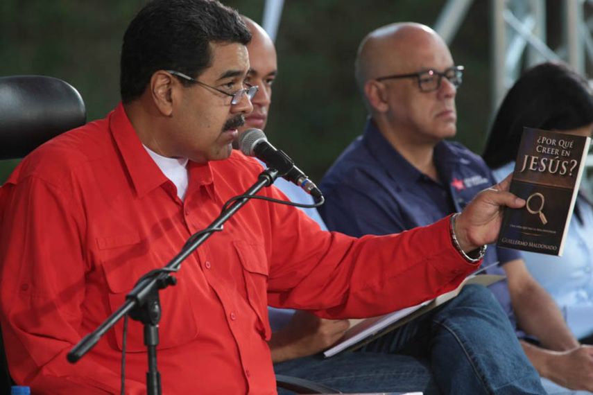 Maduro señaló que la jerarquía de la Iglesia Católica no puede estar promoviendo el odio y el derrocamiento de un gobierno.