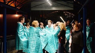 Una portavoz del aeropuerto, ubicado al este de Londres, reveló que, a consecuencia de lo ocurrido, se suspendieron todos los vuelos previstos