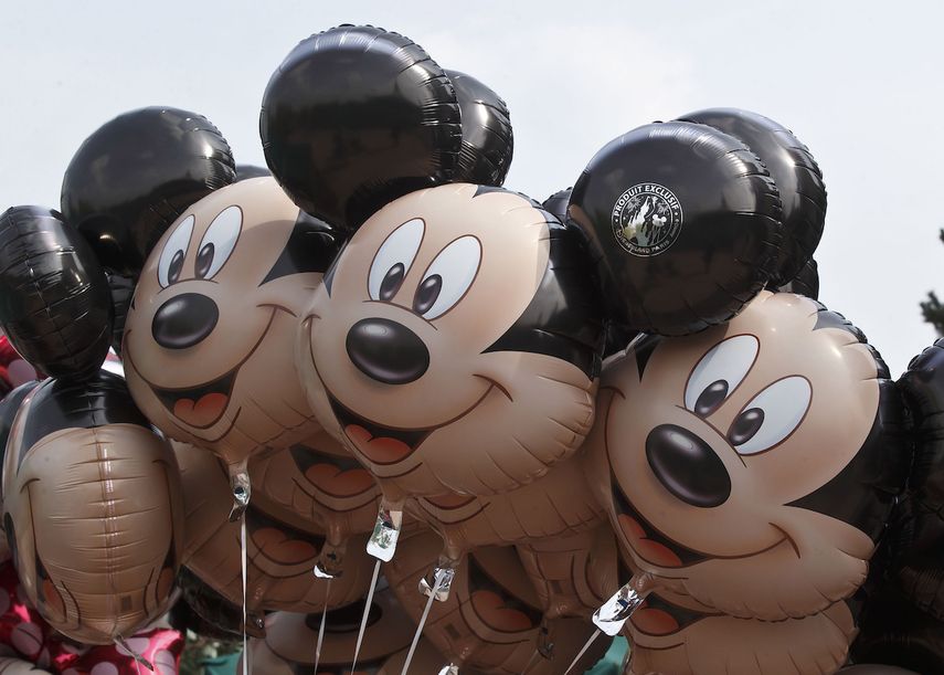 Globos de Mickey Mouse en Disneylandia París, el 12 de mayo de 2015, en Chessy, Francia, al este de París.