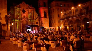 Cena en la Catedral de La Habana.