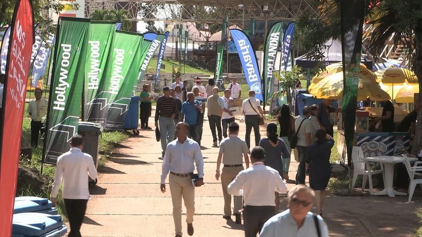 Un total de 33 empresas de EEUU habían asistido el año pasado a FIHAV en medio del entusiasmo tras la distensión en las relaciones bilaterales acordada entre el expresidente&nbsp;Barack Obama&nbsp;y el&nbsp;general Raúl Castro en 2014.