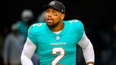 El jugador de los Dolphins de Miami, Bradley Chubb, es presentado ante los fanáticos previo a un juego contra los Packers de Green Bay.