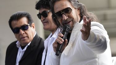 Miembros de la agrupación mexicana Los Bukis, de izquierda a derecha, Pedro Sánchez, Roberto Guadarrama y Marco Antonio Solís en una conferencia de prensa en el Estadio SoFi el lunes 14 de junio de 2021 en Inglewood, California. A 25 años de su último concierto, Los Bukis están de regreso con una de las giras más lucrativas del momento.
