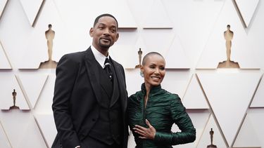 Will Smith y Jada Pinkett Smith llegan a los Oscar el 27 de marzo de 2022 en el Teatro Dolby de Los Ángeles. Pinkett Smith y su esposo Will Smith han tenido vidas completamente separadas desde 2016, dijo Pinkett Smith en una entrevista con Hoda Kotb.