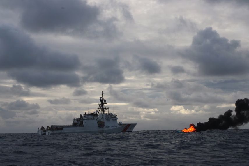 El Departamento de Seguridad Nacional dijo que la Operación Víbora del Pacífico continúa los esfuerzos de la Guardia Costera para proteger el territorio nacional, combatir el narcotráfico y desmantelar las organizaciones terroristas extranjeras y las organizaciones criminales transnacionales&nbsp;