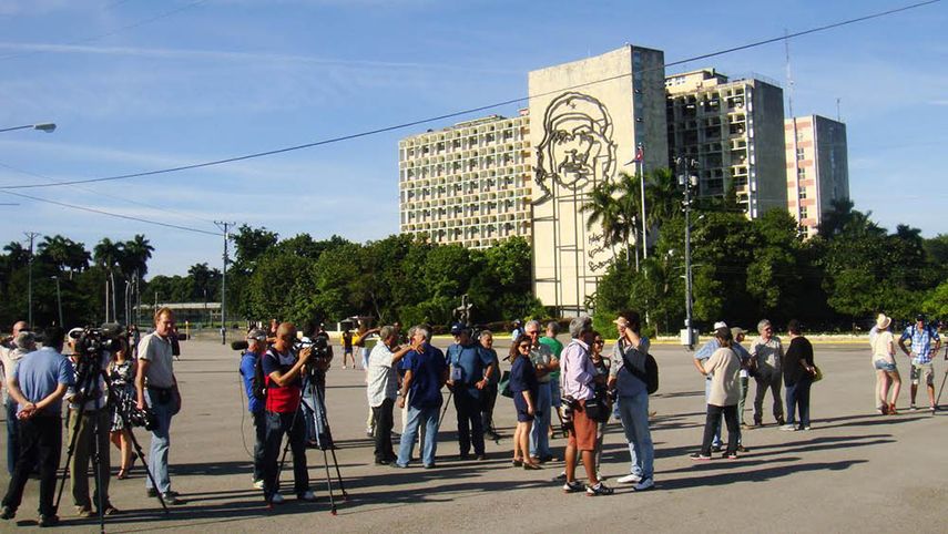 Pasadas las dos y media de la tarde, la Plaza de la Revolución, recinto sagrado de la autocracia verde olivo estaba lejos de parecer un lugar sitiado.  (Foto: Iván García) 