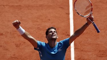 Thiem y Djokovic disputaron hora y media de&nbsp;tenis&nbsp;el viernes, hasta que el partido se suspendió por la lluvia. Antes había parado unos diez minutos por el mismo motivo.