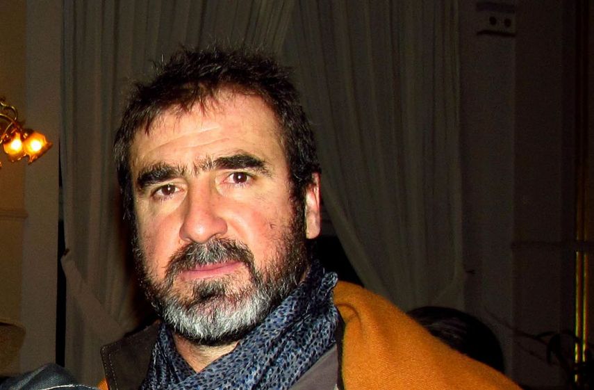 Cantona fue conocido por su fuerte temperamento durante su carrera como profesional.