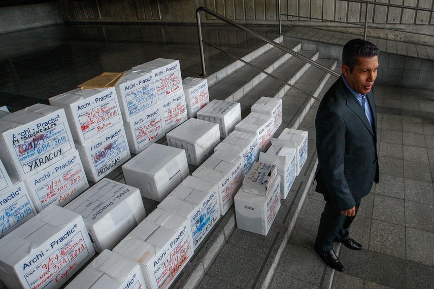 Falcón introdujo ante el Supremo un recurso para impugnar los comicios y denunció el uso desmedido de los bienes del Estado por parte de Maduro.