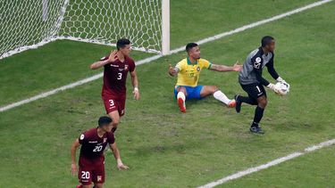 Con este resultado, el grupo A se pone patas arriba. Brasil aún lidera con cuatro puntos, los mismos que tiene Perú, su próximo rival, y dos menos que Venezuela, que se medirá en la última fecha a Bolivia, colista con cero unidades.