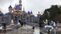 En esta foto del 13 de marzo de 2020, visitantes se toman fotos en Disneyland en Anaheim, California. Jungle Cruise, una de las atracciones originales de los parques temáticos de Disney, será remodelada. En esta foto del 13 de marzo de 2020, visitantes se toman fotos en Disneyland en Anaheim, California. Jungle Cruise, una de las atracciones originales de los parques temáticos de Disney, será remodelada.