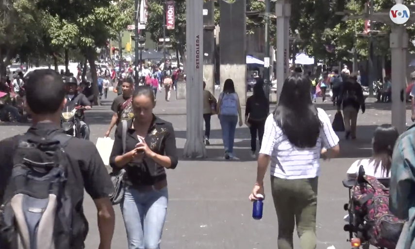 Captura de video del reportaje hecho por la Voz de América sobre el atraso en las telecomunicaciones que existe en Venezuela.&nbsp;