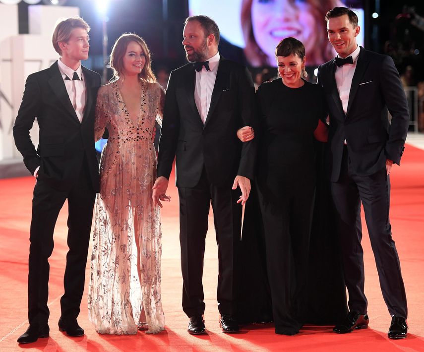 El actor británico Joe Alwyn, Emma&nbsp;Stone, el director griego Yorgos Lanthimos, la actriz británica Olivia Colman y el actor británico Nicholas Hoult, en el Festival de Cine de Venecia.
